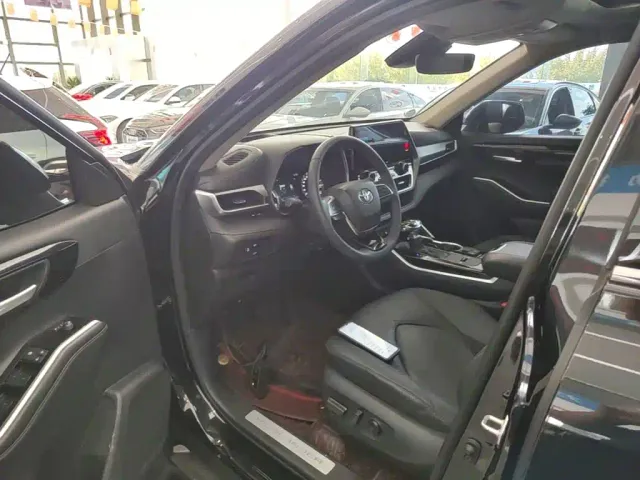 Toyota Highlander — Фото автомобиля 15