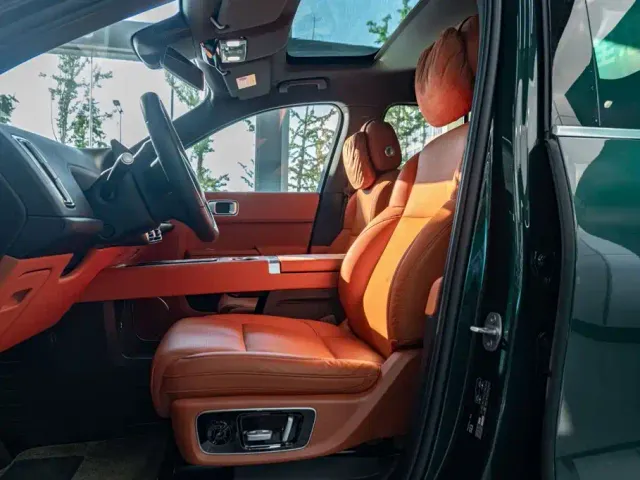 Li Auto L8 — Фото автомобиля 14