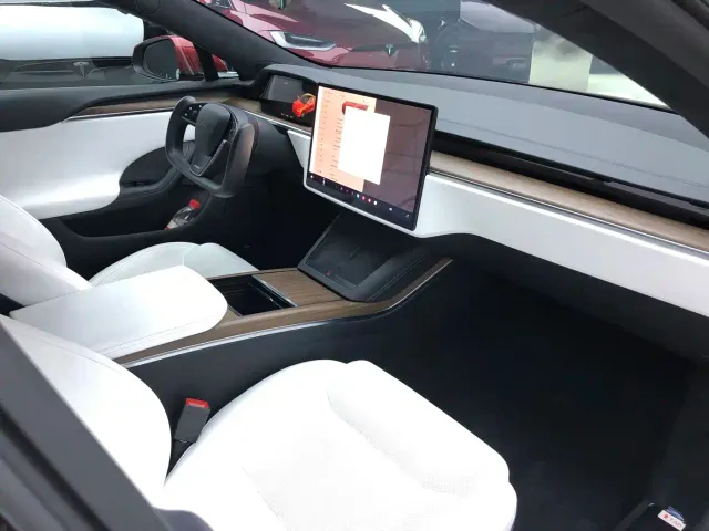 Tesla Model S 2023 Dual Motor All-Wheel Drive Edition — Фото автомобиля 10