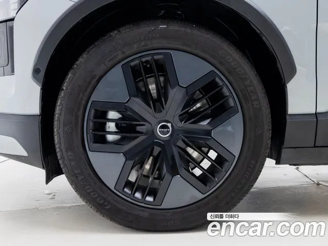 Volvo EX30 Cross Country — Фото автомобиля 7