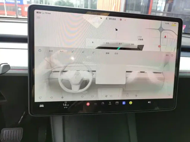 Tesla Model Y — Фото автомобиля 12