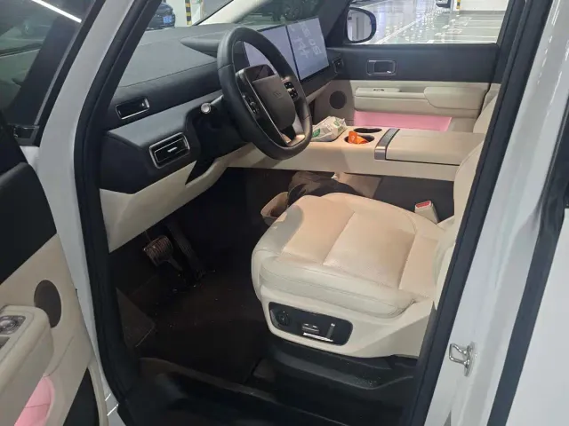 Li Auto MEGA — Фото автомобиля 8