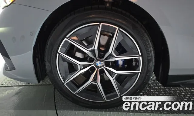 BMW 5 Series G60 — Фото автомобиля 5