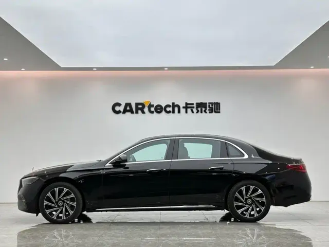 Mercedes-Benz E-Class — Фото автомобиля 2