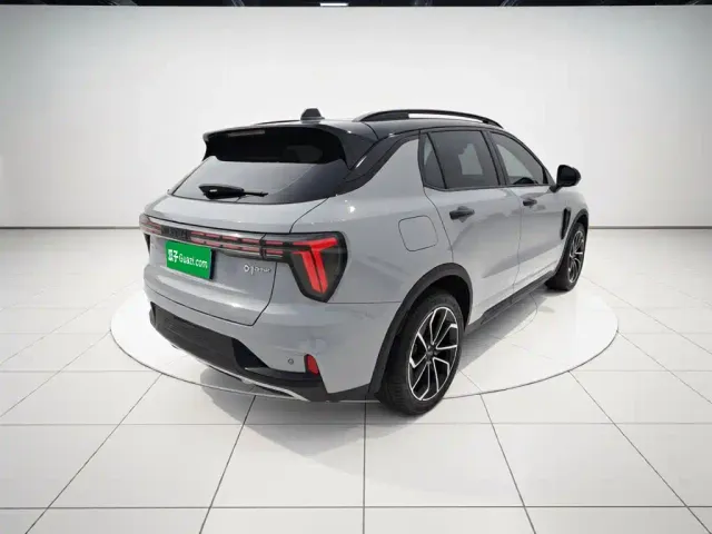 Lynk & Co 01 — Фото автомобиля 4