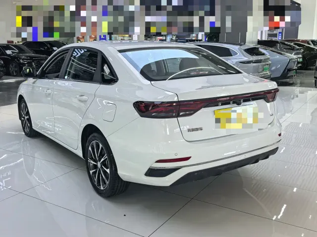 Geely Emgrand — Фото автомобиля 14