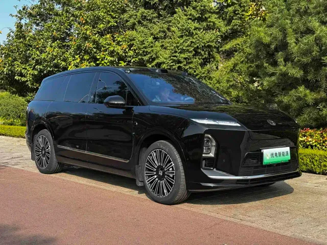Nio ES8 — Фото автомобиля 3