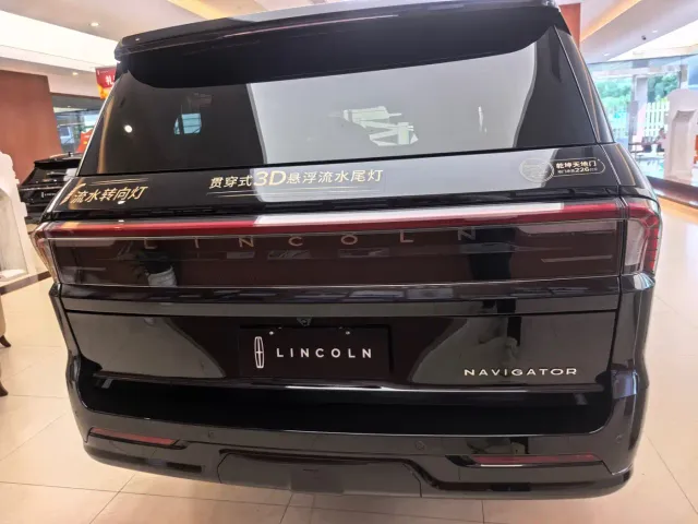 Lincoln Navigator — Фото автомобиля 17