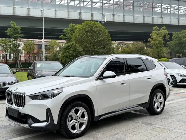 Фотография автомобиля — BMW X1