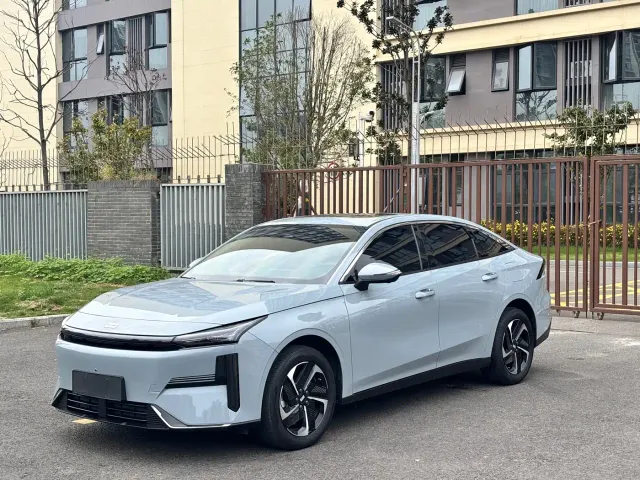 Фотография автомобиля — Geely Galaxy L6