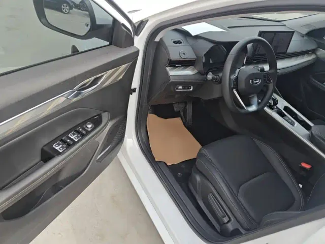 Geely Emgrand L — Фото автомобиля 15