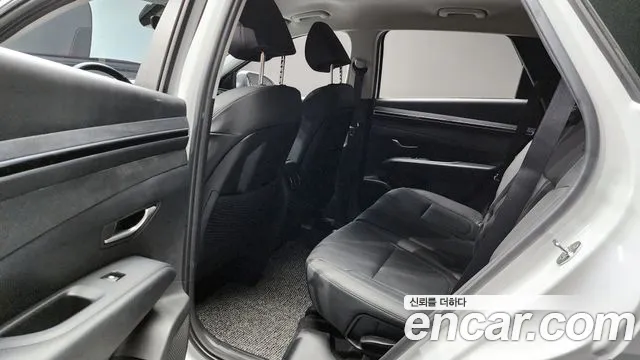 Hyundai Tucson Tucson (NX4) Дизель 2.0 2WD — Фото автомобиля 12