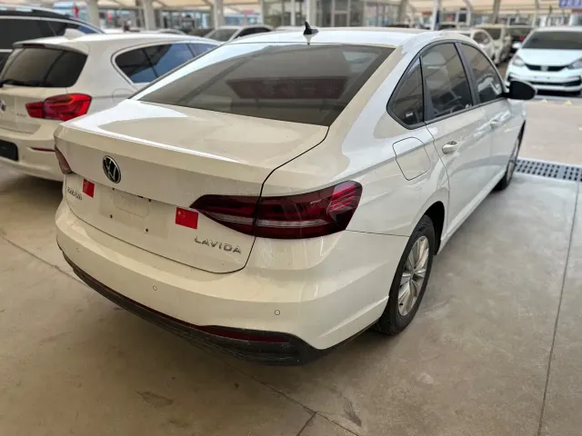 Volkswagen Lavida — Фото автомобиля 12