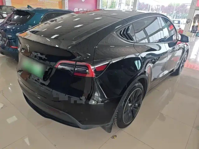 Tesla Model Y — Фото автомобиля 6