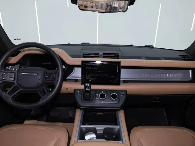 Land Rover Defender — Фото автомобиля 12