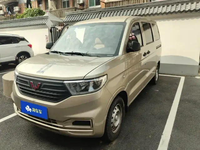 Фотография автомобиля — Wuling Hongguang V
