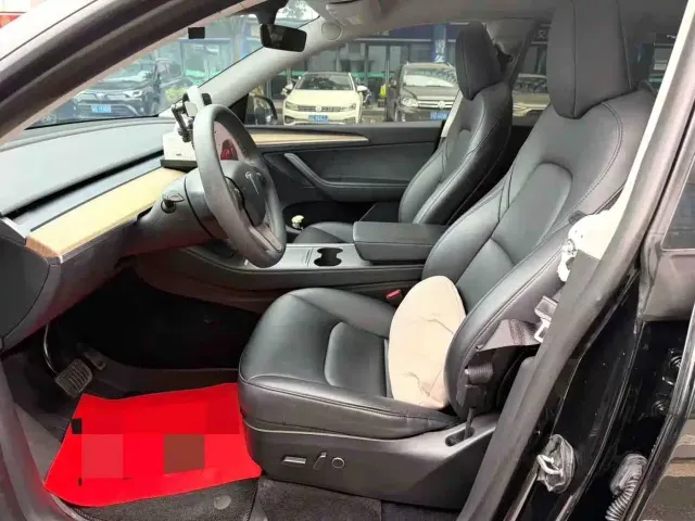 Tesla Model Y — Фото автомобиля 5