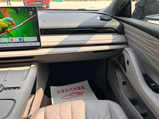 Geely Galaxy Galaxy Xingyao 8 2025 Model 130km EM-i Flagship Edition — Фото автомобиля 10