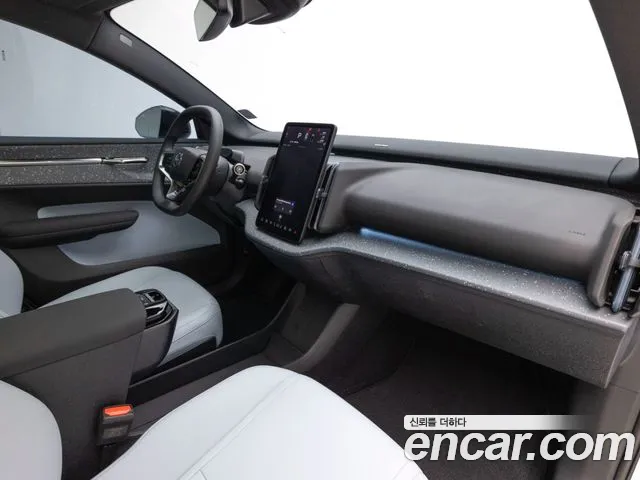 Volvo EX30 — Фото автомобиля 13