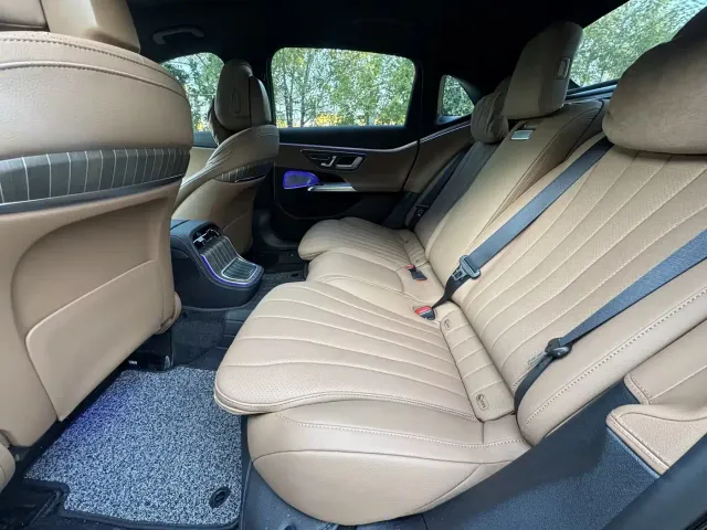 Mercedes-Benz E-Class — Фото автомобиля 10