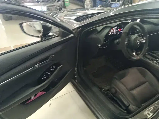 Mazda Axela — Фото автомобиля 15