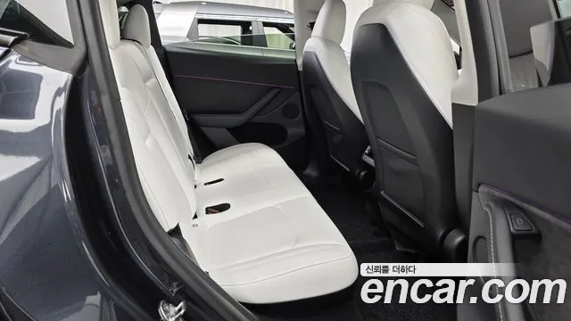 Tesla Model Y — Фото автомобиля 12