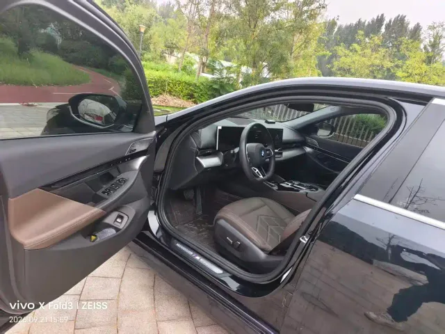 BMW 5 Series — Фото автомобиля 8