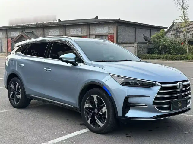 BYD Tang — Фото автомобиля 23