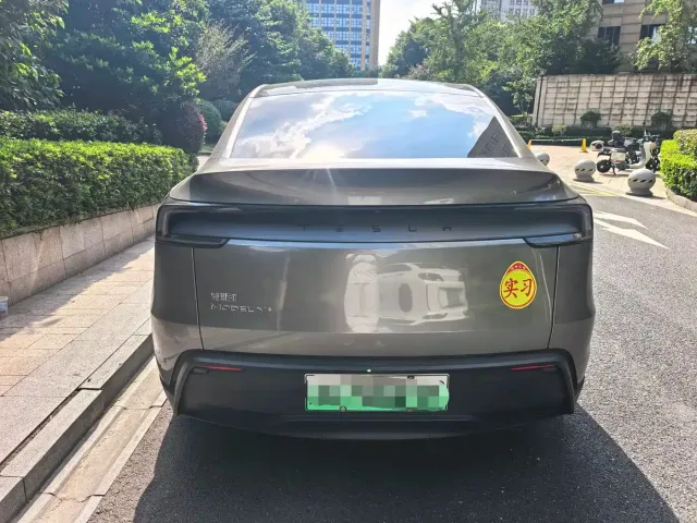 Tesla Model Y — Фото автомобиля 6