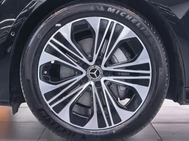 Mercedes-Benz E-Class — Фото автомобиля 19