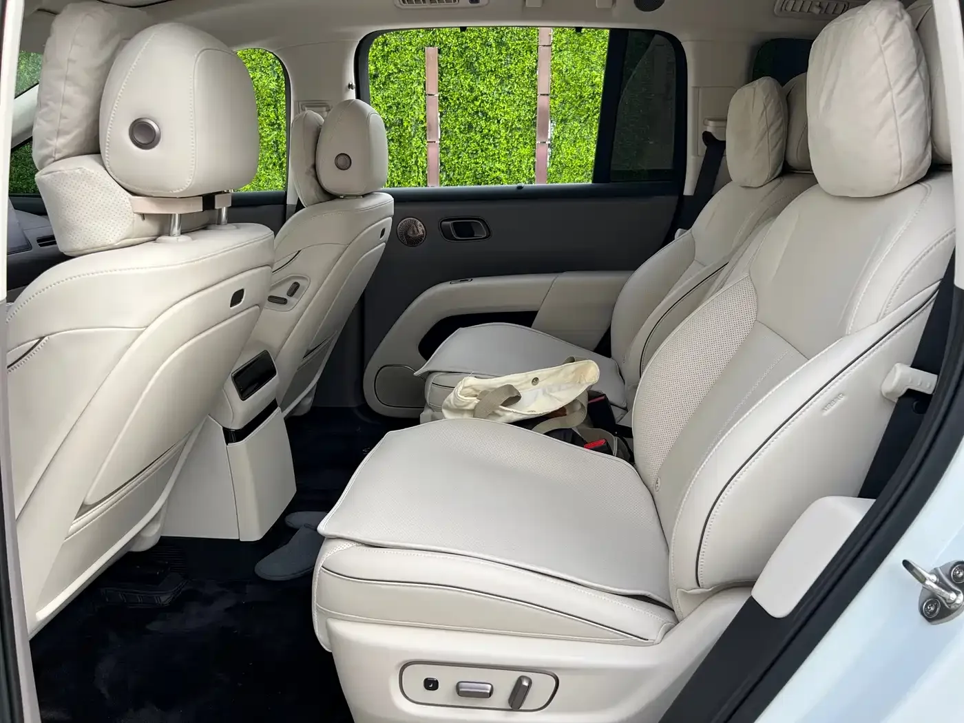 Li Auto Li i8 2025 Standard Edition — Фото автомобиля 14