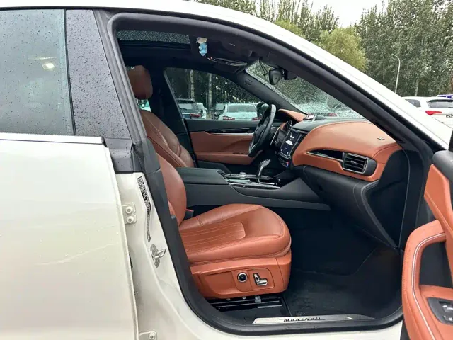 Maserati Levante — Фото автомобиля 13