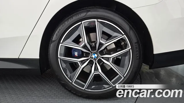 BMW 5-Series — Фото автомобиля 21