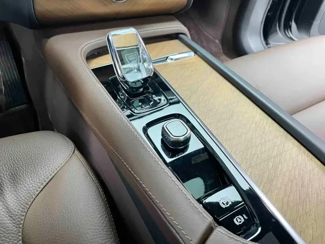 Volvo XC90 — Фото автомобиля 17