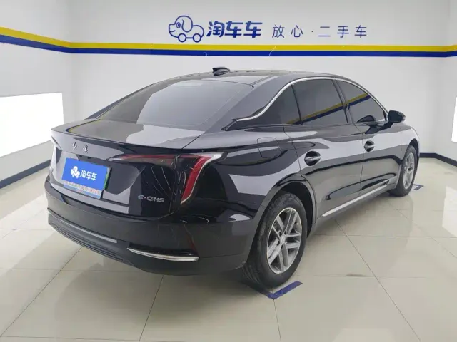 Hongqi E-QM5 — Фото автомобиля 3