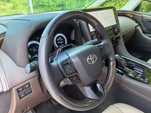 Toyota Alphard — Фото автомобиля 5