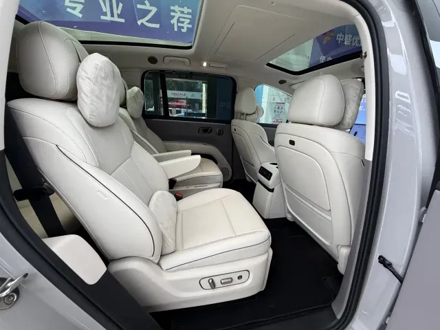 Li Auto i8 — Фото автомобиля 22