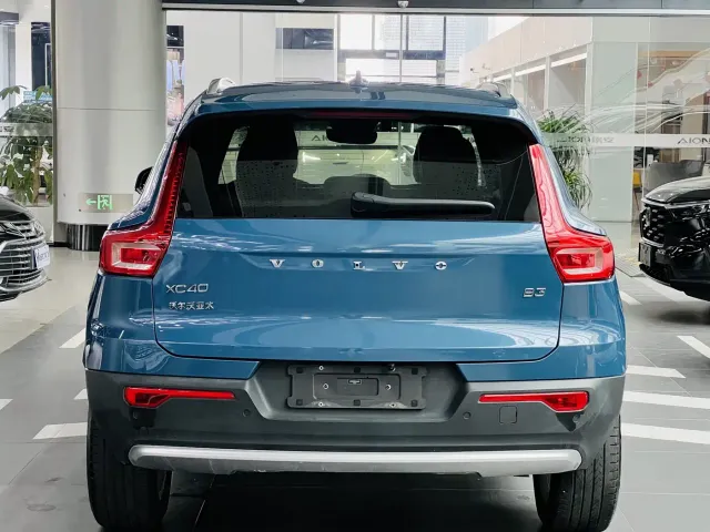 Volvo XC40 — Фото автомобиля 8