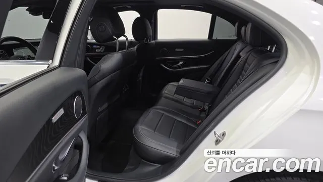 Mercedes-Benz E-Class — Фото автомобиля 12