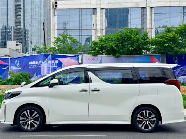 Toyota Alphard — Фото автомобиля 8