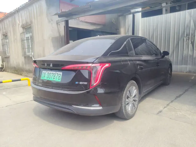 Hongqi E-QM5 — Фото автомобиля 9