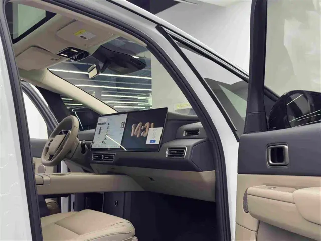 Li Auto MEGA — Фото автомобиля 10