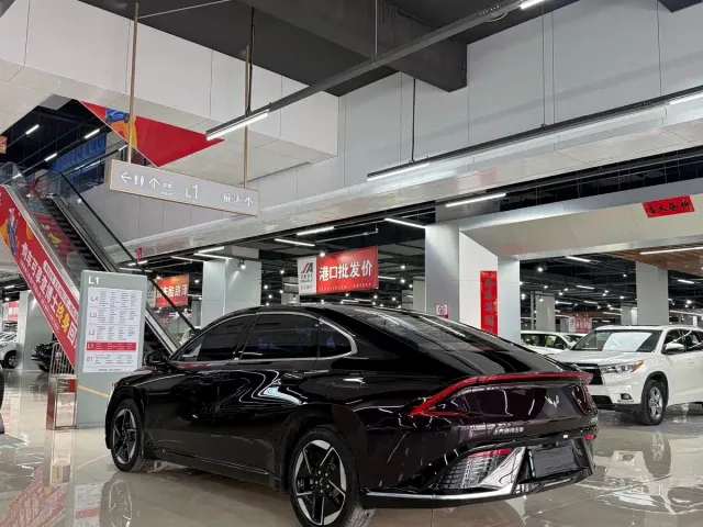 Wuling Starlight — Фото автомобиля 4