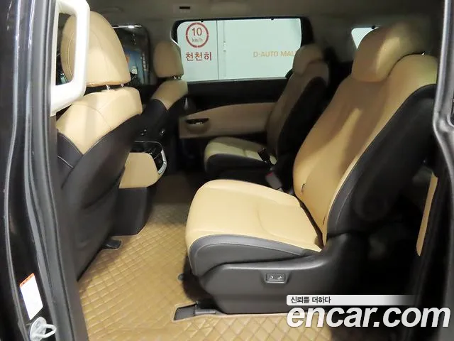 Kia Carnival Generation 4 — Фото автомобиля 7