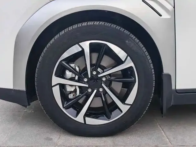 GAC Aion Y — Фото автомобиля 11