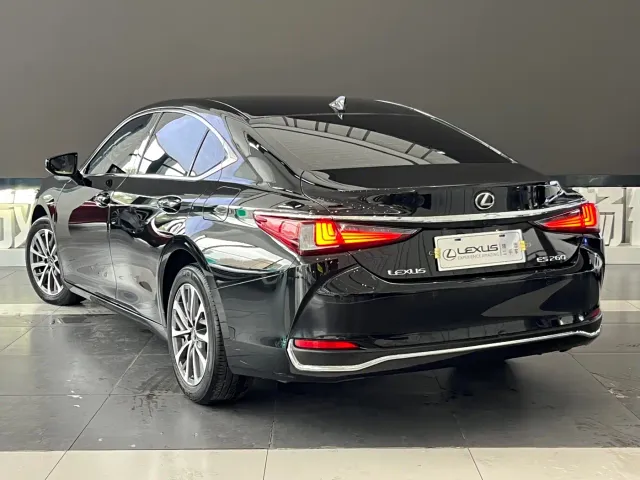 Lexus ES — Фото автомобиля 6