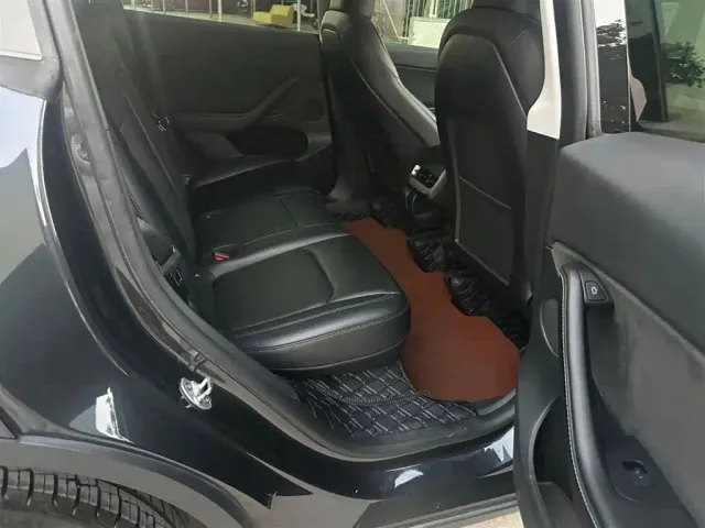 Tesla Model Y — Фото автомобиля 14
