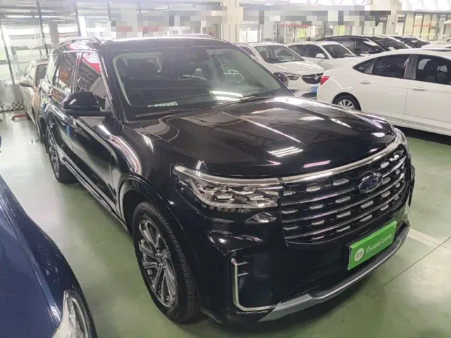 Ford Explorer — Фото автомобиля 3