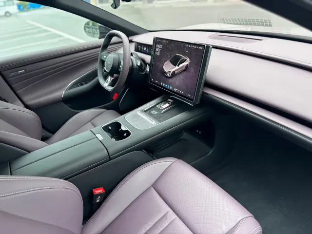 Xiaomi SU7 — Фото автомобиля 10