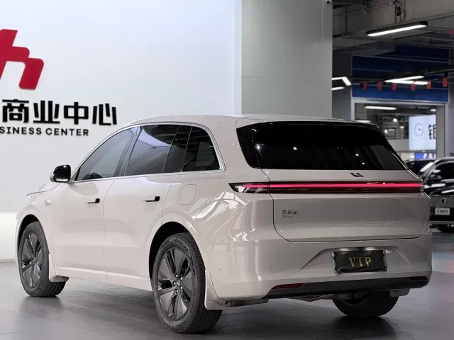 Li Auto L6 — Фото автомобиля 6